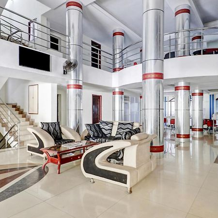 Super Collection O M G Road Hotel Thiruvananthapuram Exterior photo